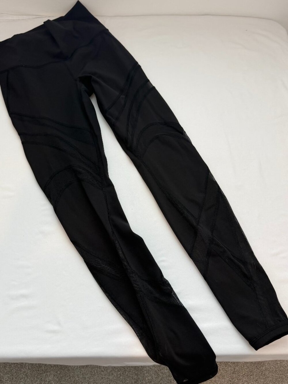 Lululemon Black Mesh Panel High Rise Crop Leggings Size 4 Yoga Running
